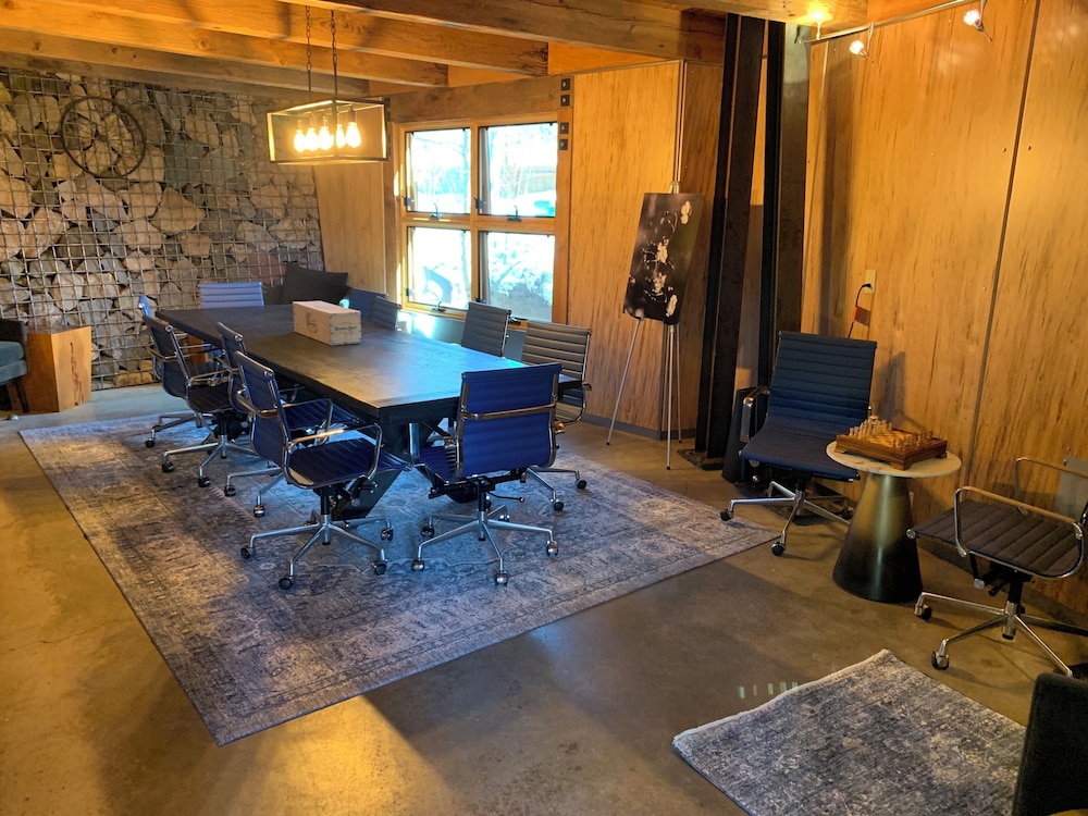 Gravity Haus Truckee-Tahoe 22/50
