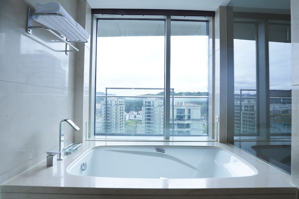SHERATON QIANDAO LAKE RESORT 35/40