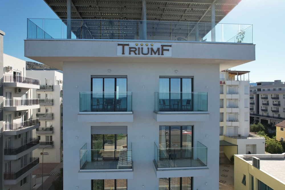 Hotel Triumf 1/50