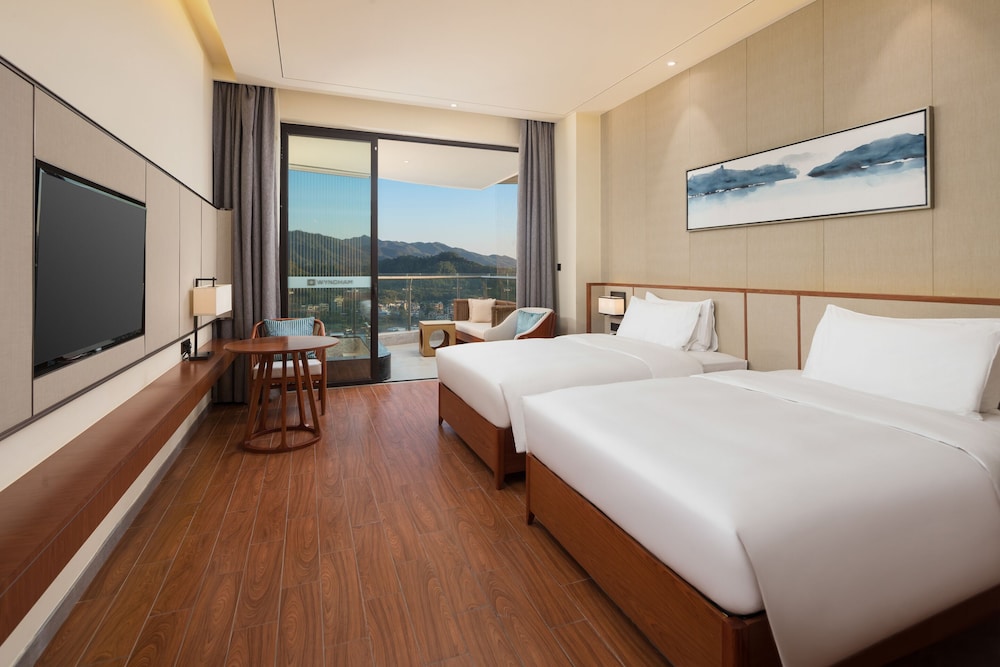 DELUXE, TWIN BEDS, MOUNTAIN VIEW, SMOKING