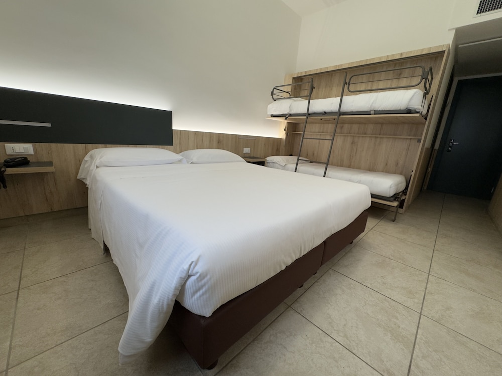 Hotel Holidays 31/54