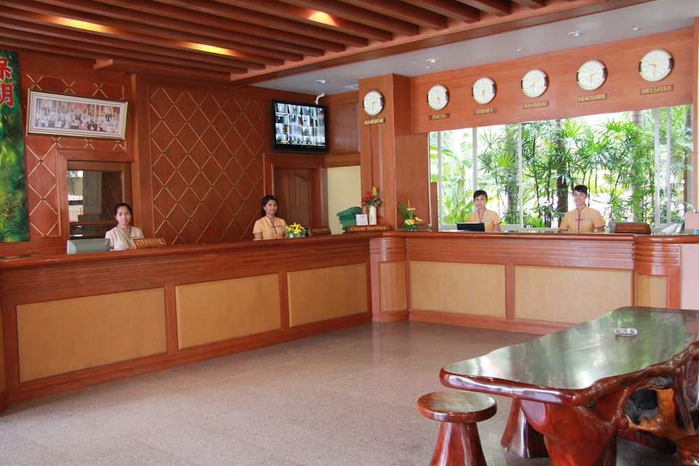 Baumanburi Hotel 12/67