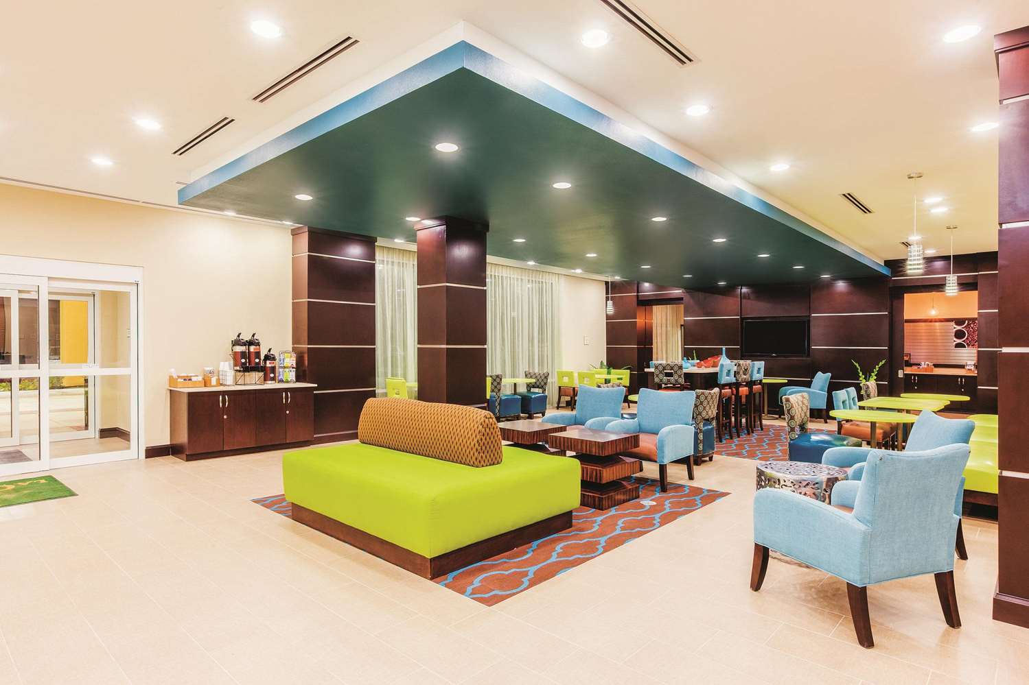 La Quinta Inn Suites Cotulla 13/20