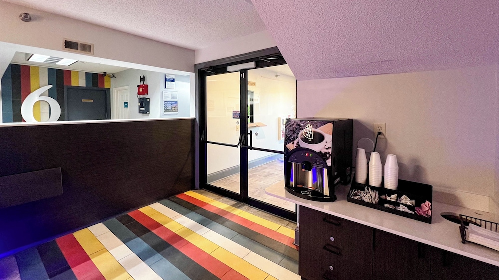 Motel6 Jeffersonville, IN - Louisville 7/33