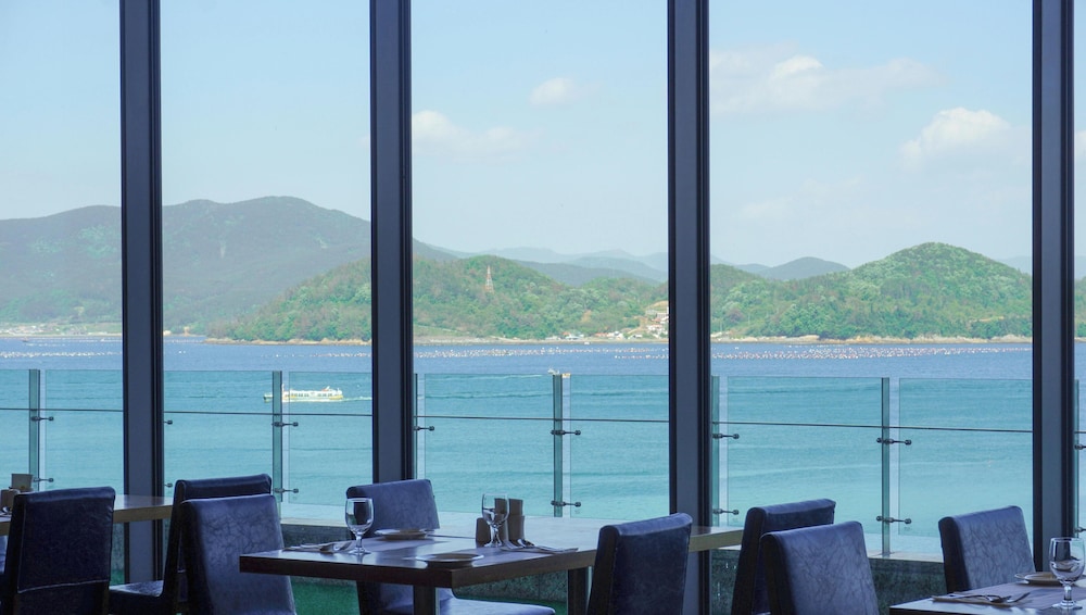 Stanford Hotel & Resort Tongyeong 48/57