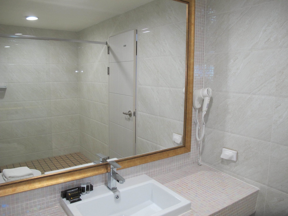 Townhouse Oak Vera Hotel Near Clark International Airport 53/57