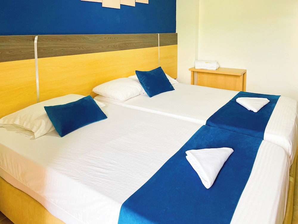 ROOM, TRIPLE, BALCONY