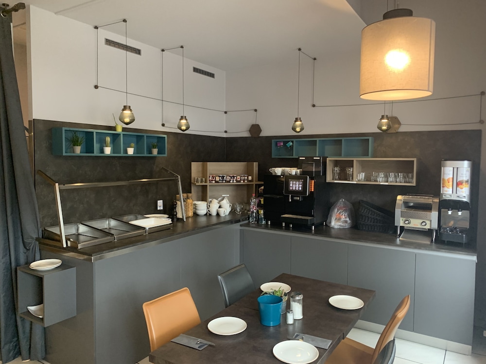 Hotel Restaurant Resslirytti 52/61
