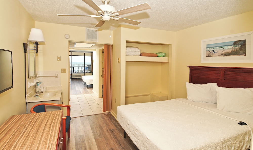 2 Rooms, 2 Queen Beds, Ocean Front, Sofa, Sun Deck