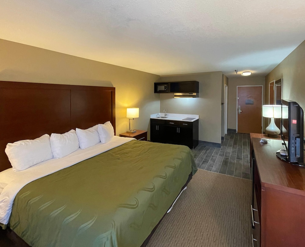 Quality Inn & Suites I-40 East 15/59