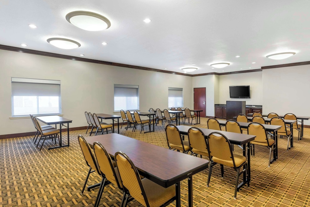 Comfort Inn and Suites Mexia, TX 45/59