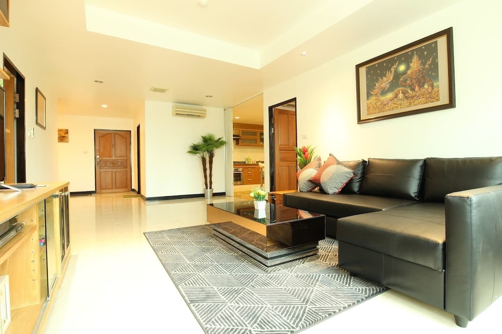 Serena Sathorn Suites 20/44