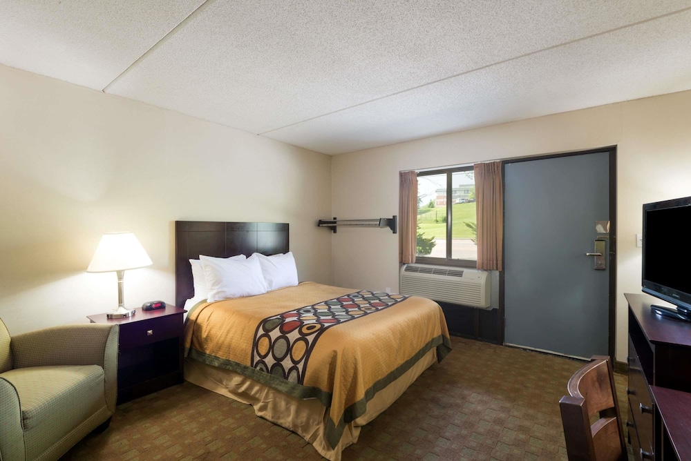 Super 8 by Wyndham White River Junction 13/23