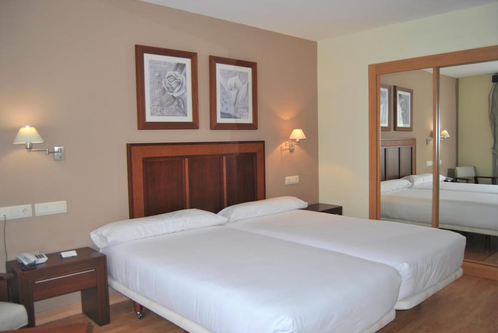Hotel Santiago Leon 9/50