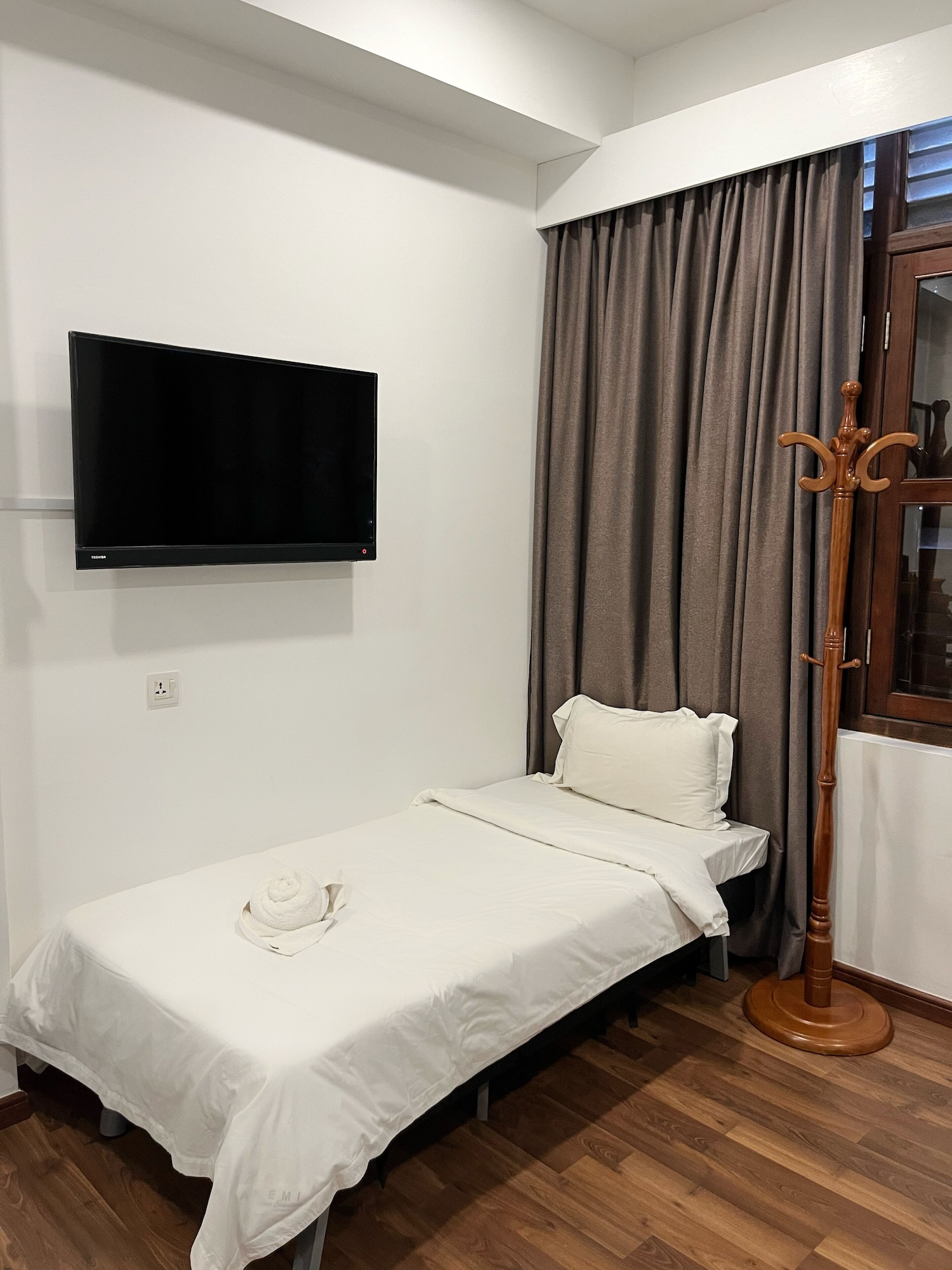 DELUXE, KING BED