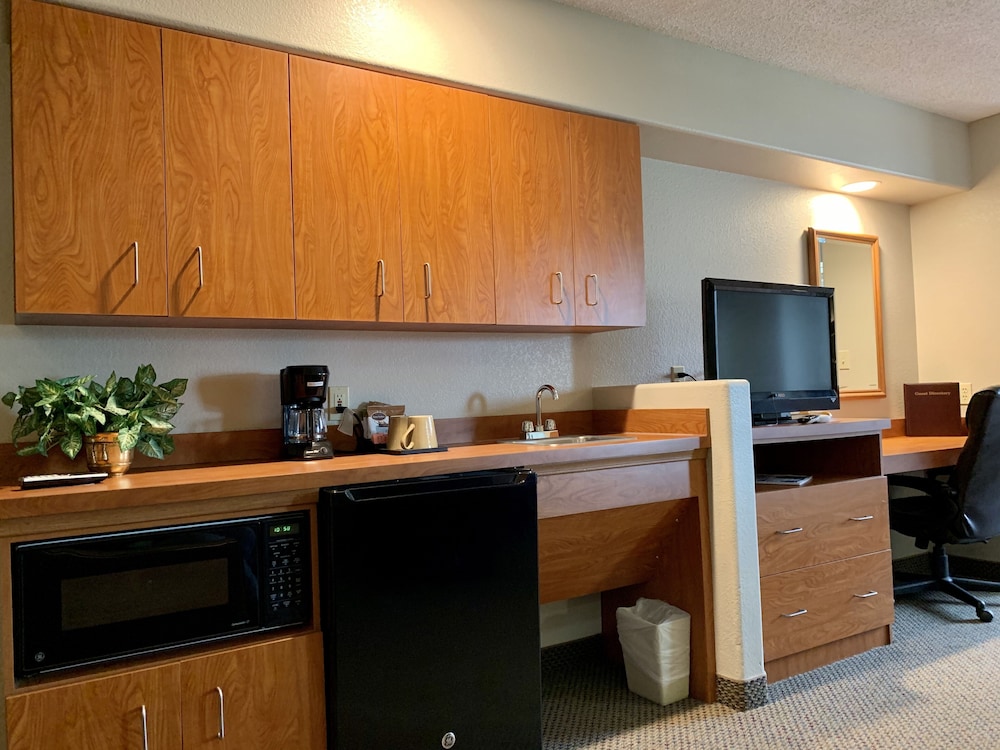 Monument Inn & Suites 30/39