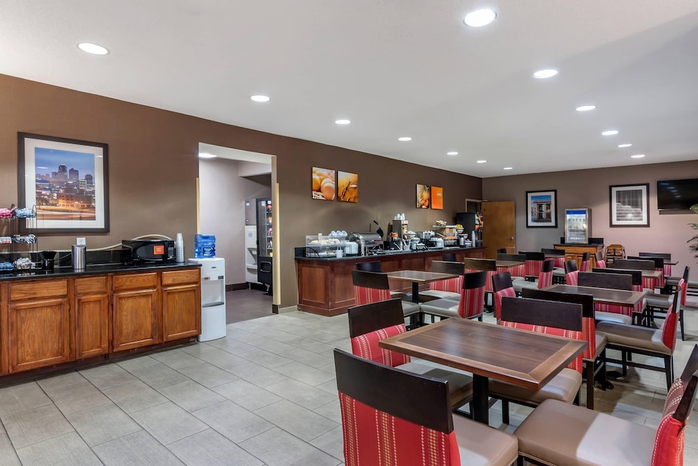Comfort Inn and Suites Lees Summit Kansas City 31/50