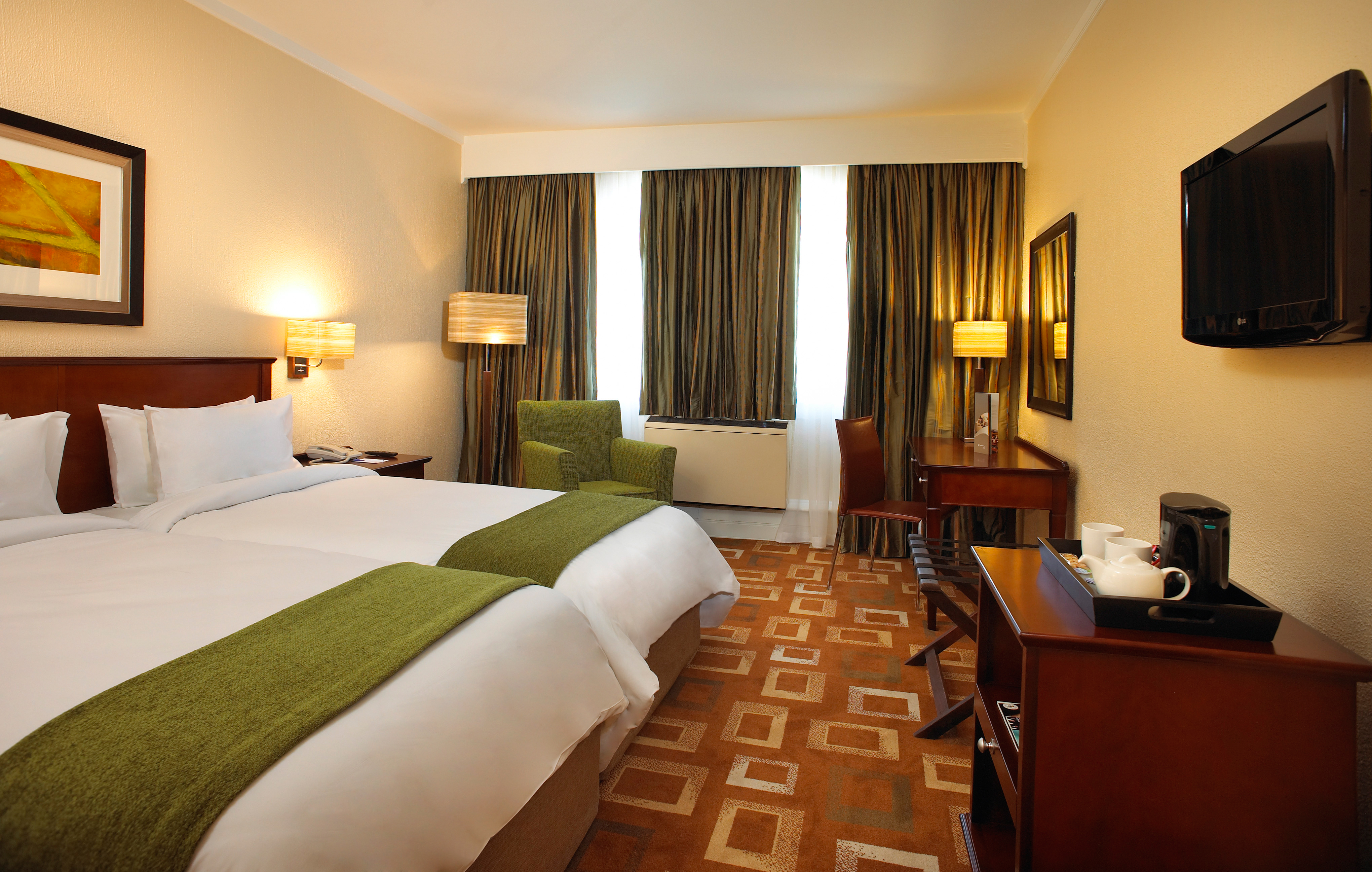 غرفة بسريرين مزدوجين، Garden Court Or Tambo International Airport 2/2