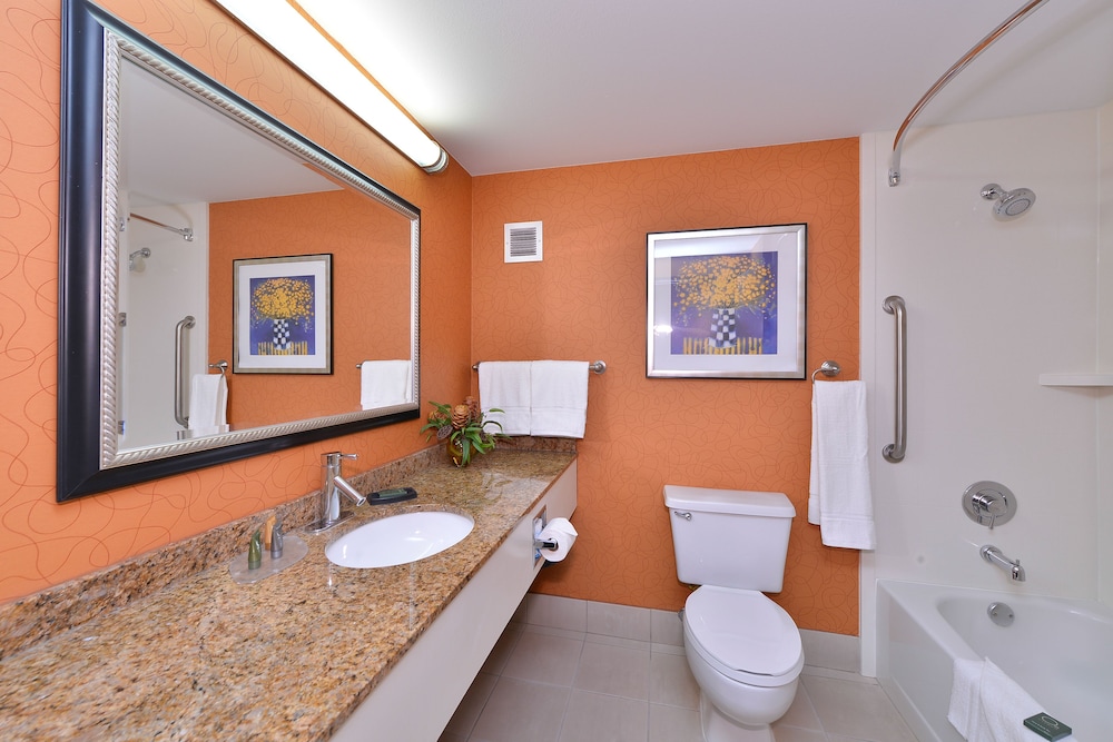 Best Western Plus Fresno Airport Hotel 22/68