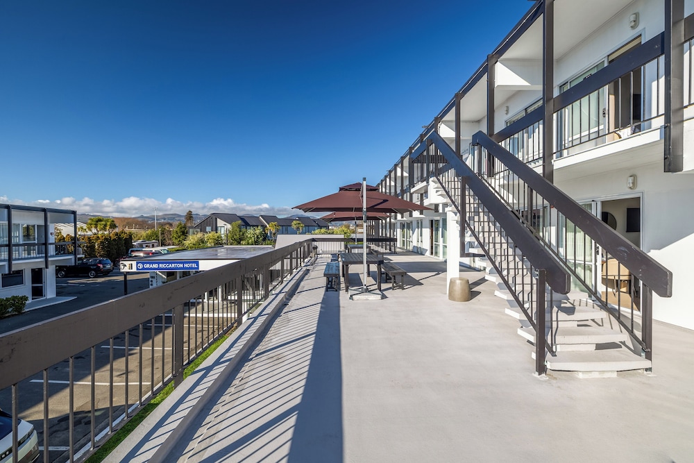 The Riccarton 46/50