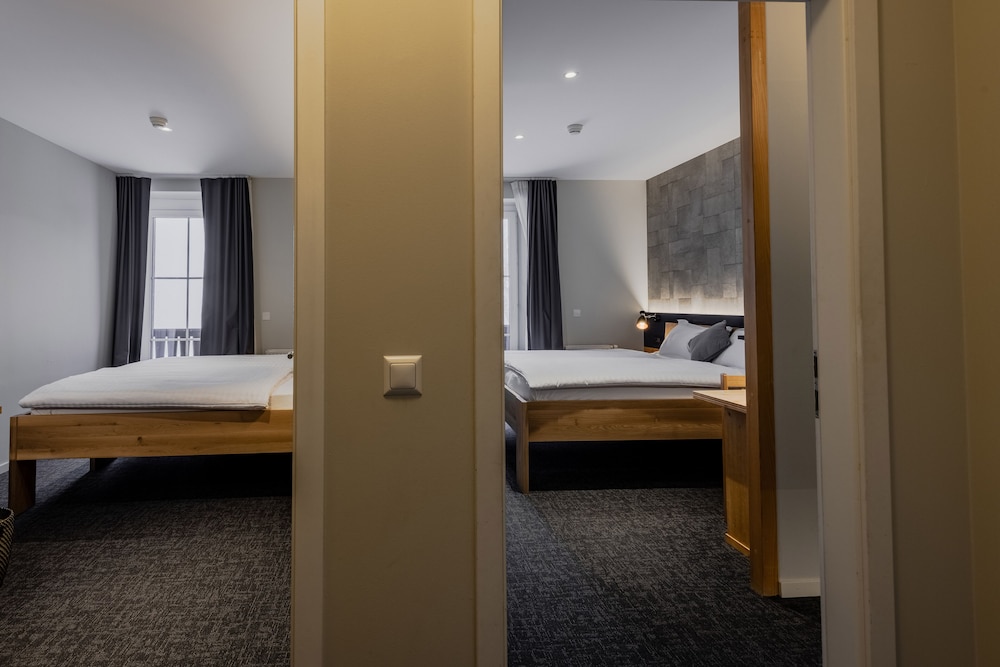 Villars Lodge 25/50