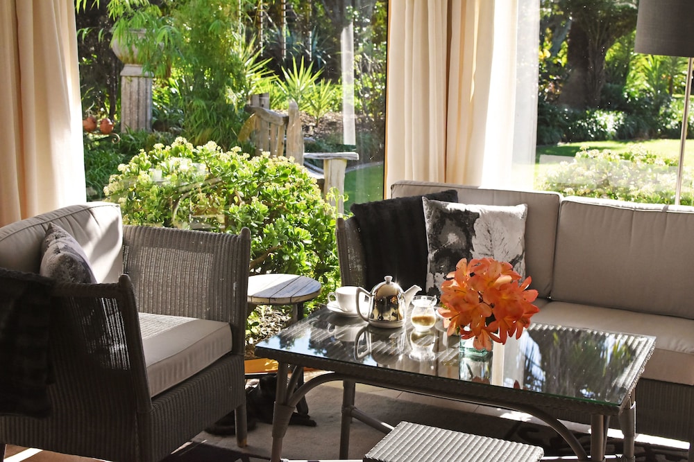 Moon Gate Villa 24/50