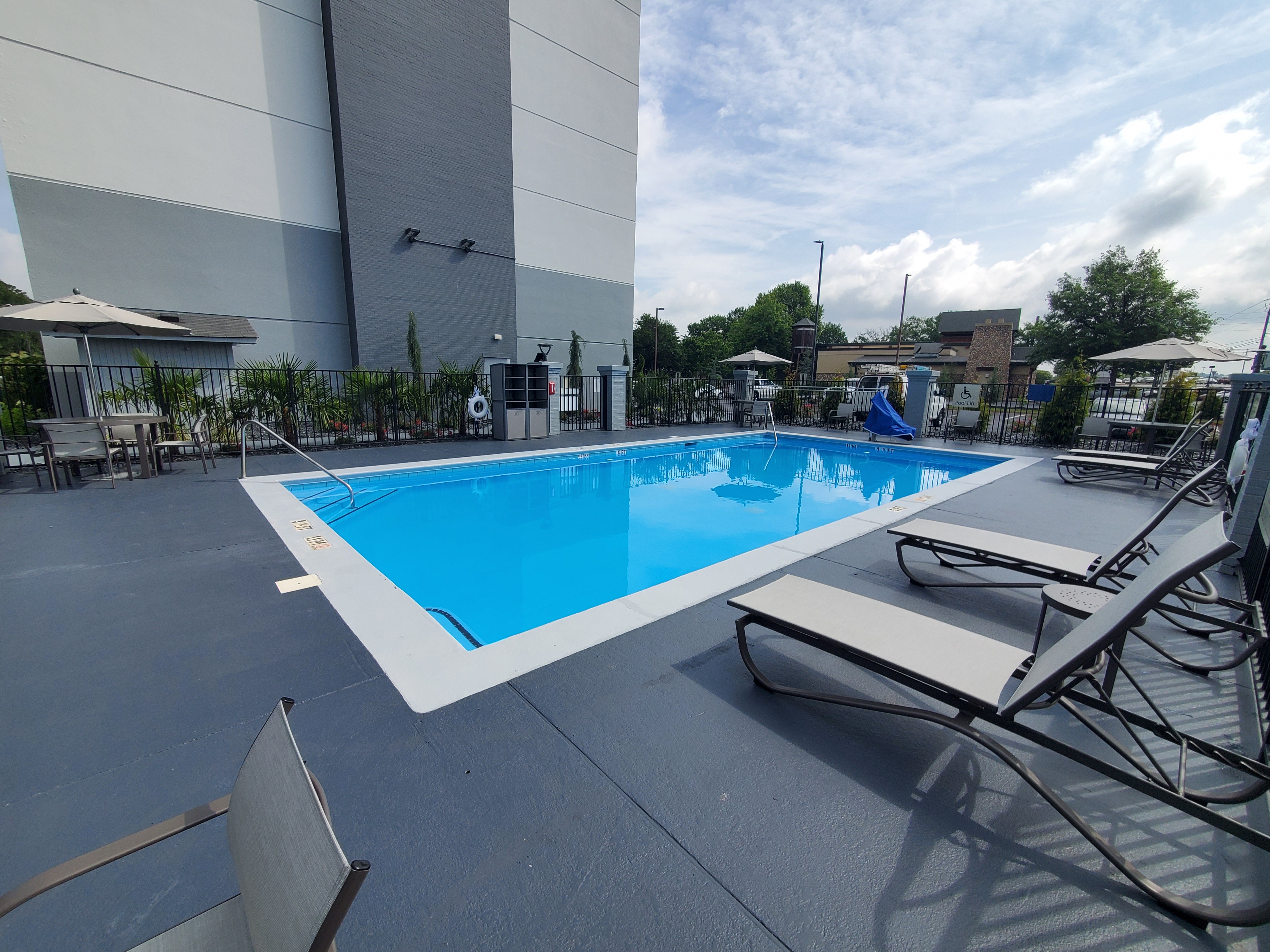 Holiday Inn Express Atlanta-Kennesaw 53/77