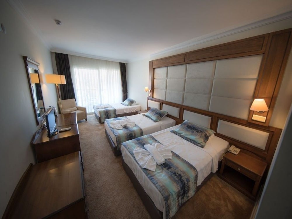Coastlight Hotel 6/34