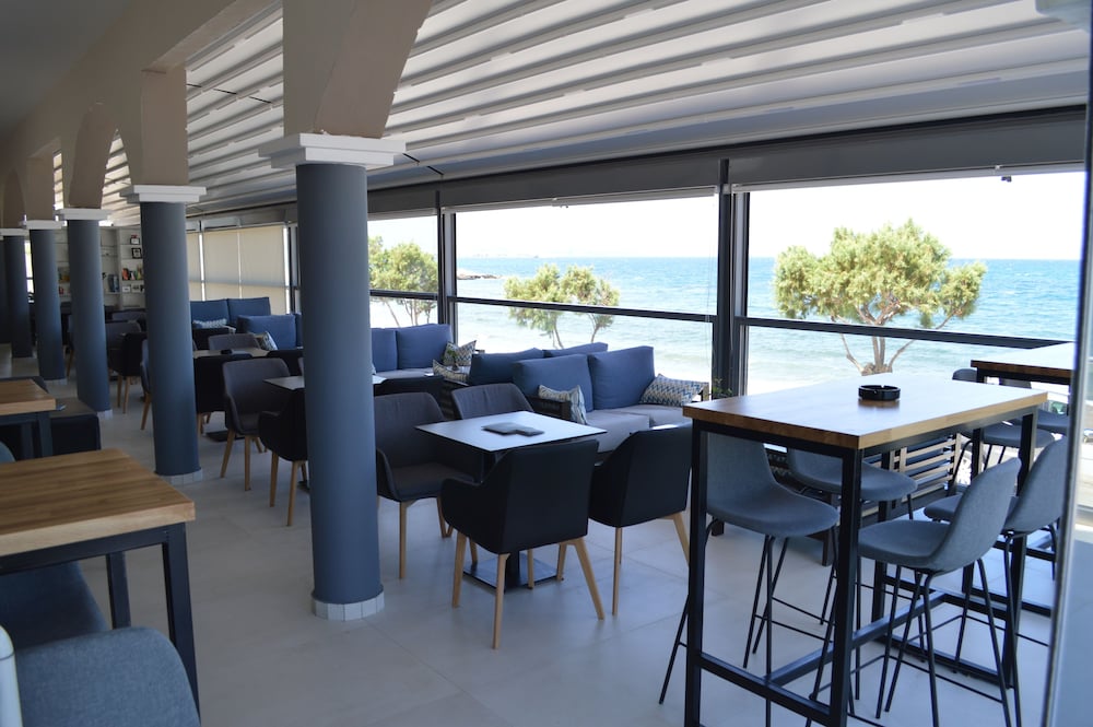 CHRISTINA BEACH HOTEL 50/65