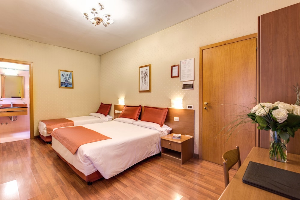 Flower Garden Hotel 12/47