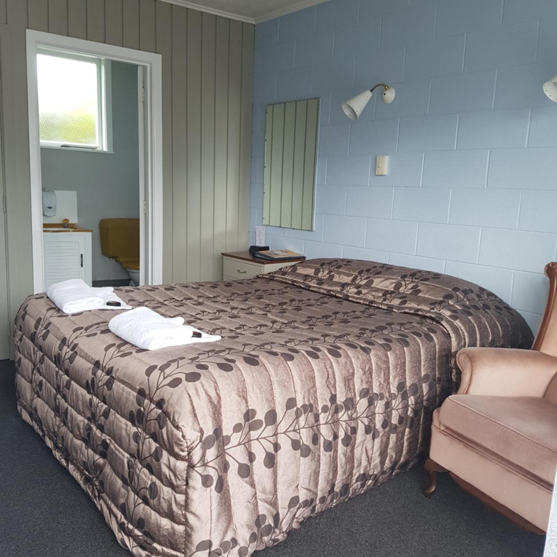 Camberley Court Motel 4/26