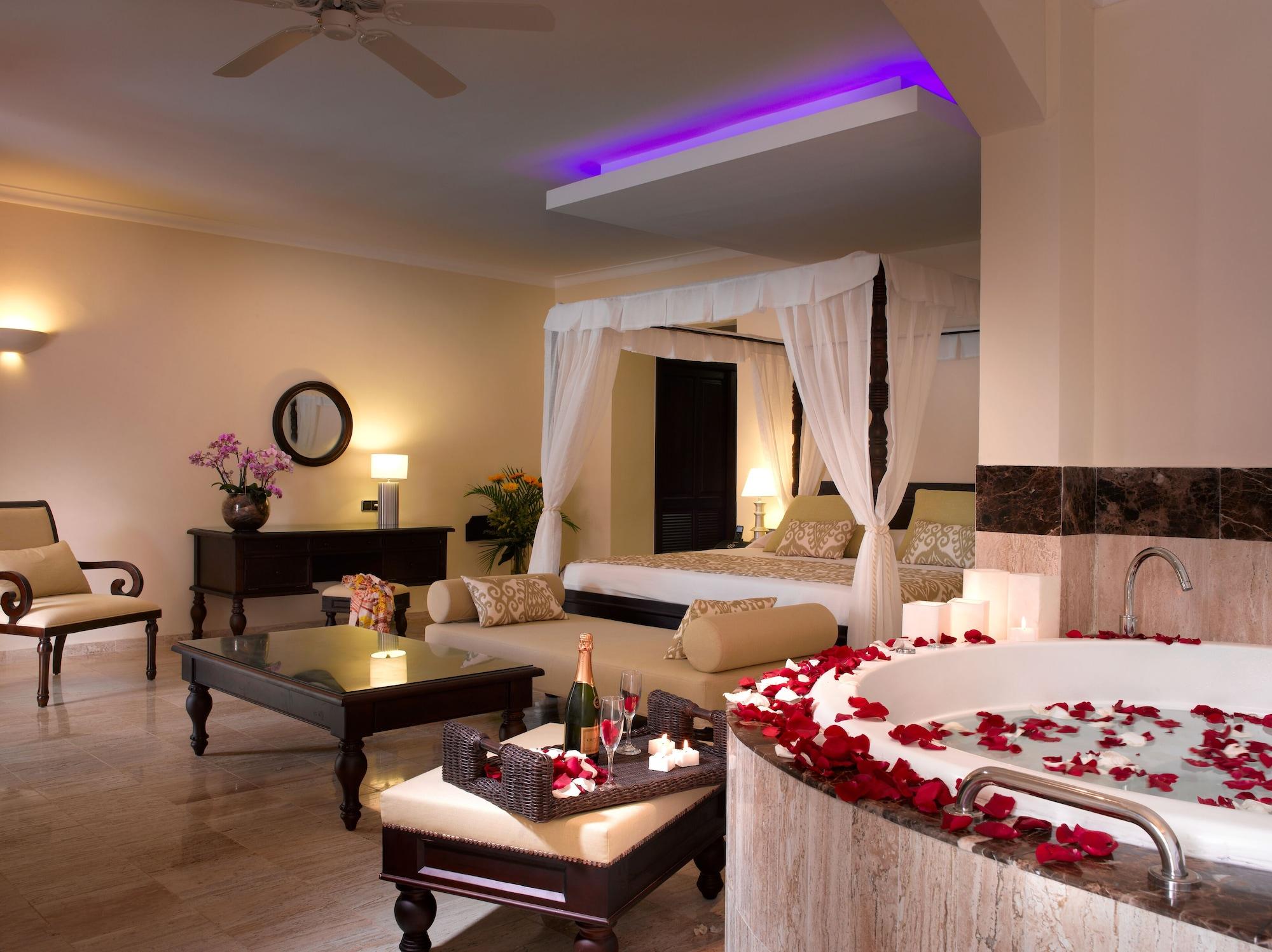 Swim Up, Romance, Suite