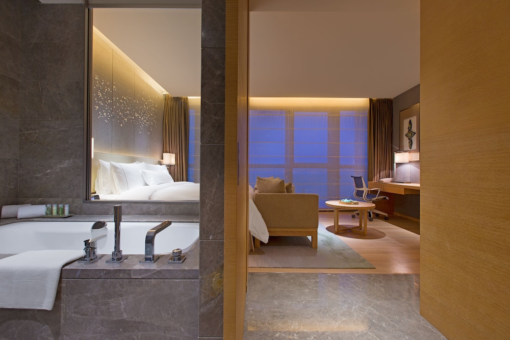غرفة بسرير كينج بإطلالة، The Westin Chongqing Liberation Square 10/10
