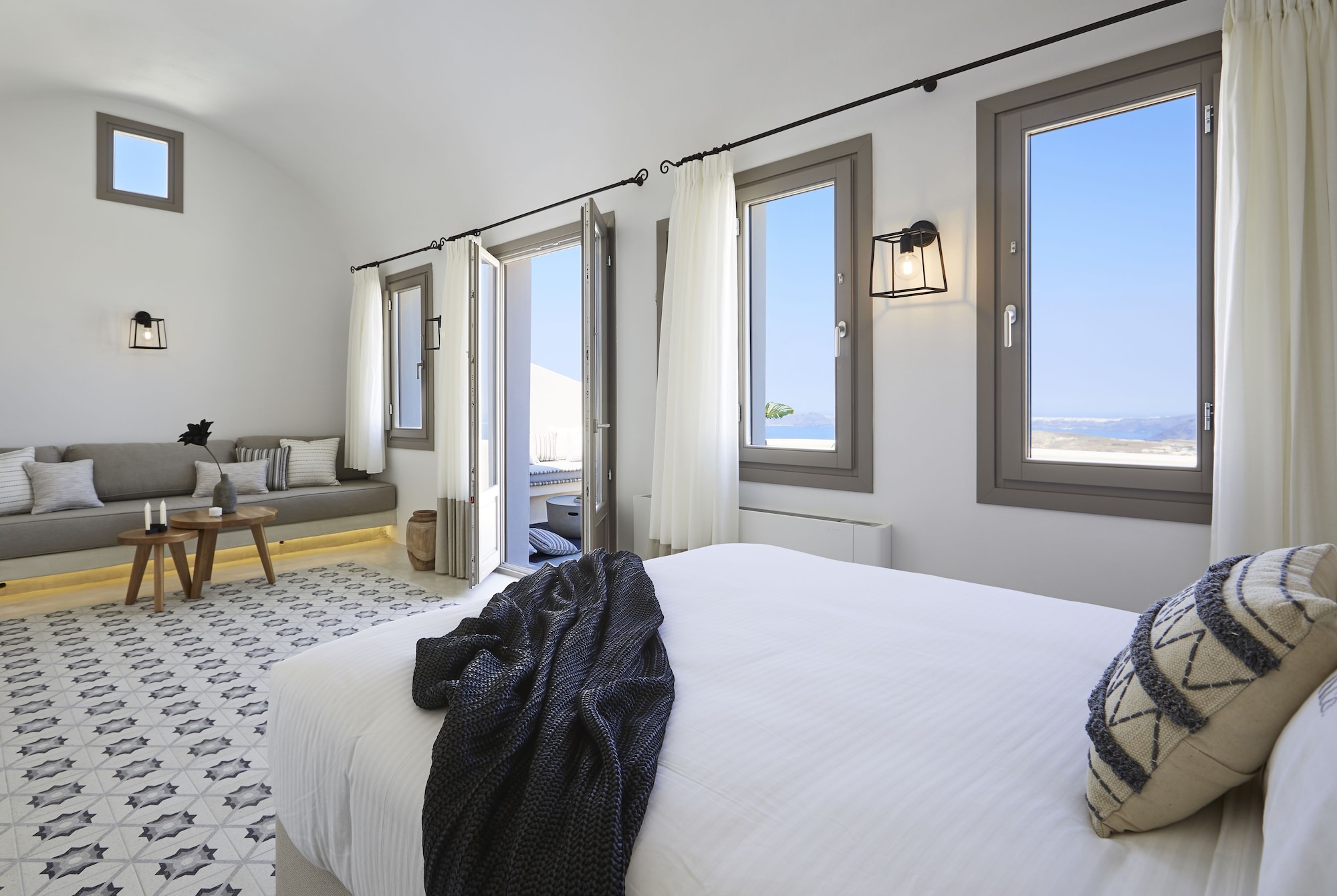 SUITE, JETTED TUB