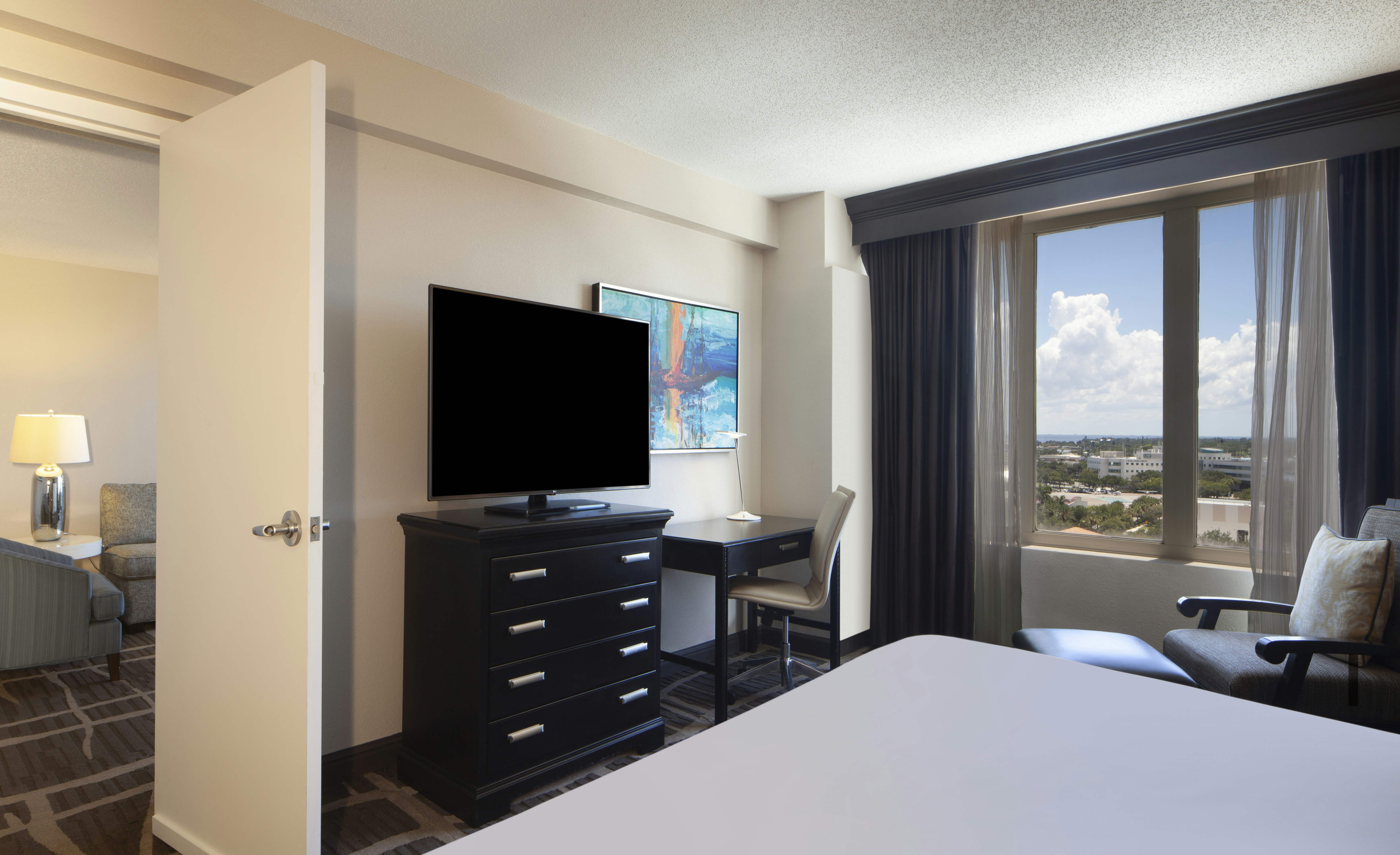 STUDIO, SUITE, KING BED