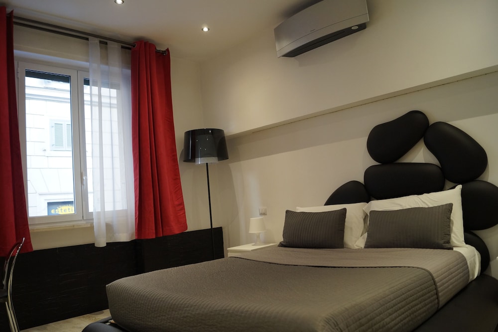 DELUXE, DOUBLE BED