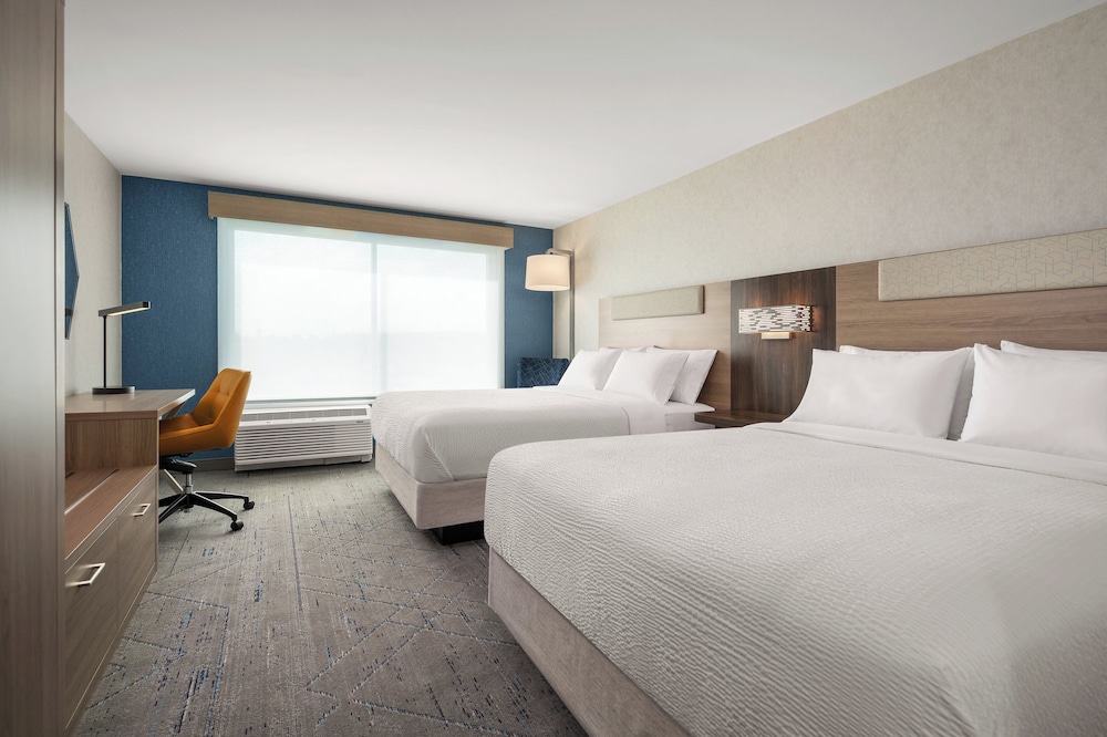 Standard, 2 Queen Beds, Bathtub