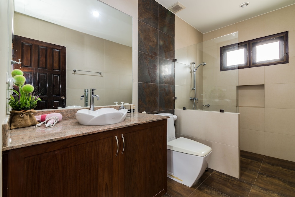 4 Bedroom Private Bali Style Villa Hh1 38/45