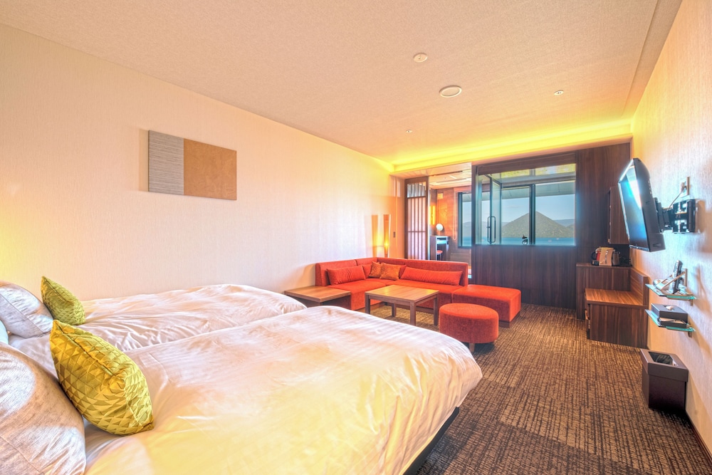 Exective Twin Room with Cypress Onsen View Bath Non Smoking، Hotel Premium Lake Toya 1/10