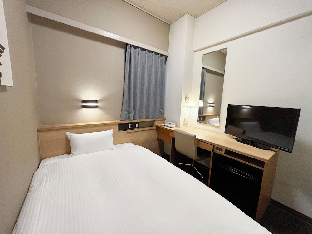 ROOM, SINGLE