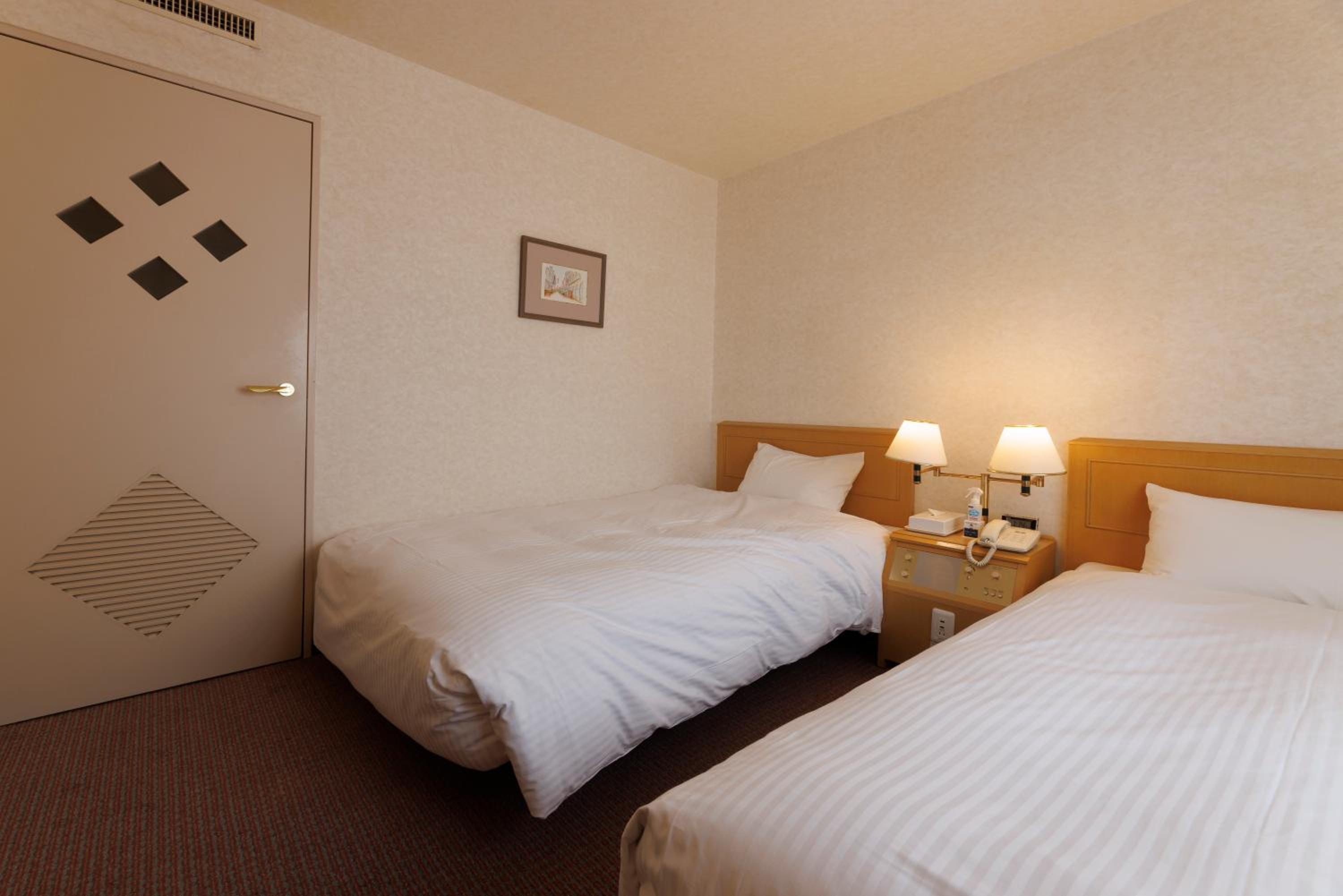 غرفة بسريرين منفصلين للمدخنين 2/6