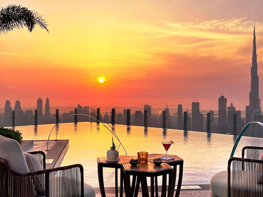 SLS Dubai Hotel and Residences 71/75