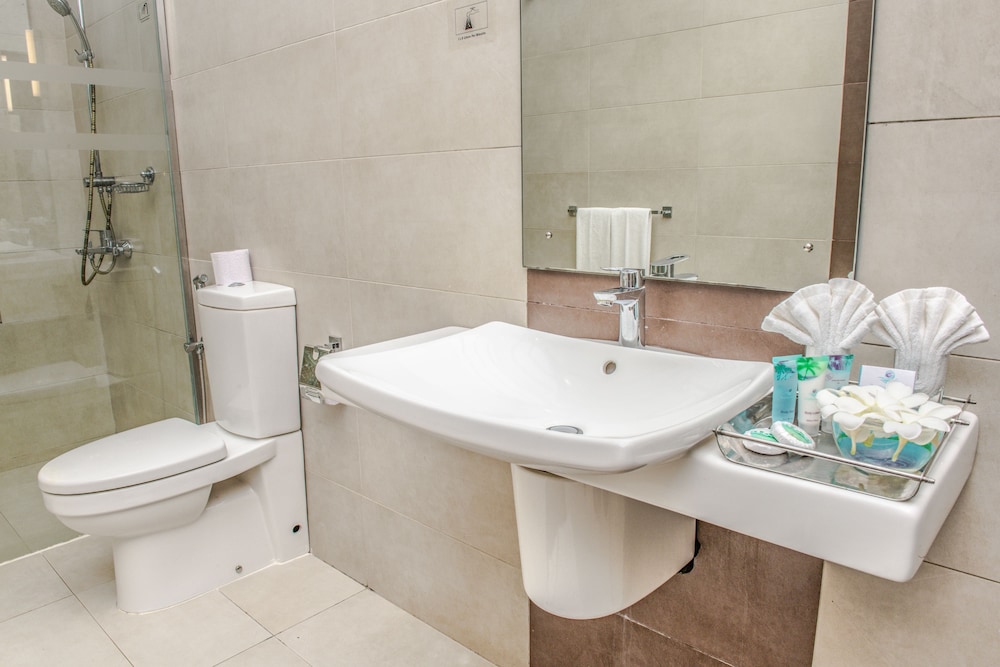 غرفة بسرير كينج بإطلالة على النهر، Amethyst Resort Passikudah 3/6