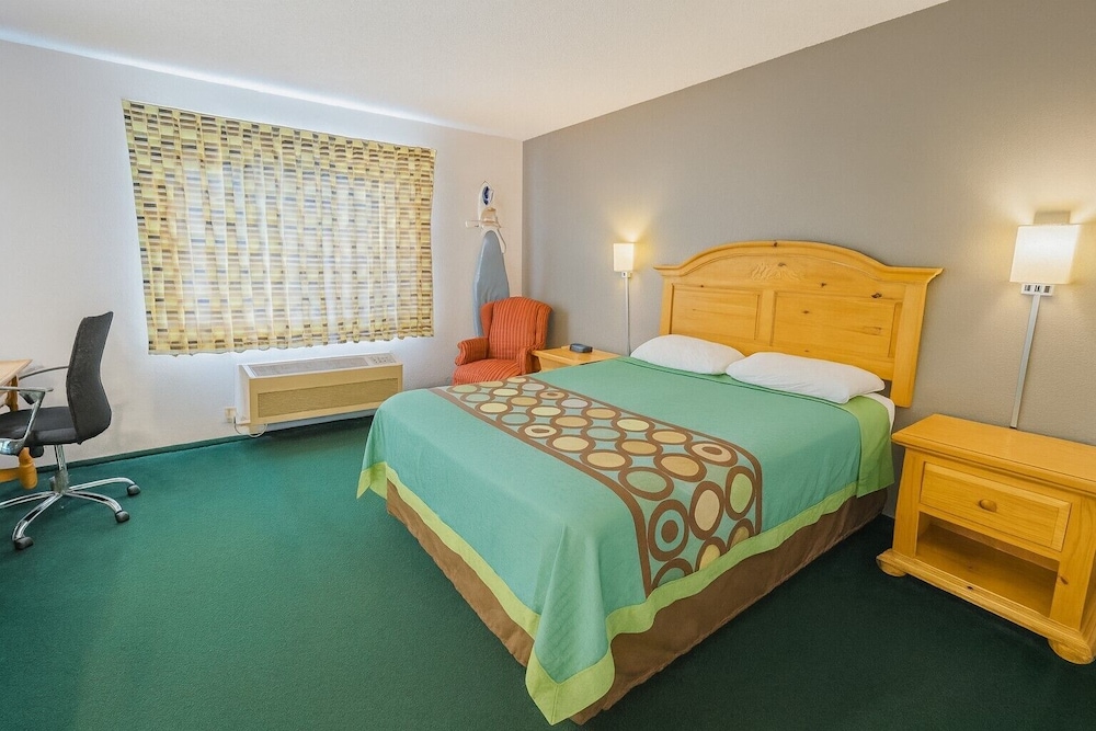 غرفة ديلوكس بسرير كوين، Rodeway Inn Milaca 2/6