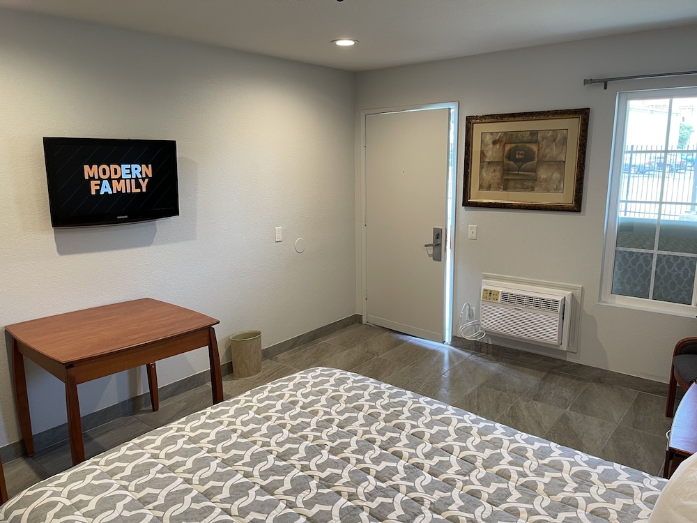 Days Inn By Wyndham Bakersfield Ca 30/55