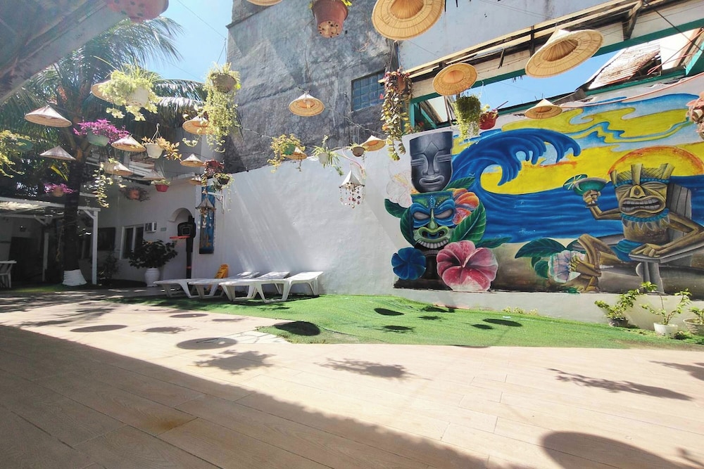 Boracay Backpackers 58/68