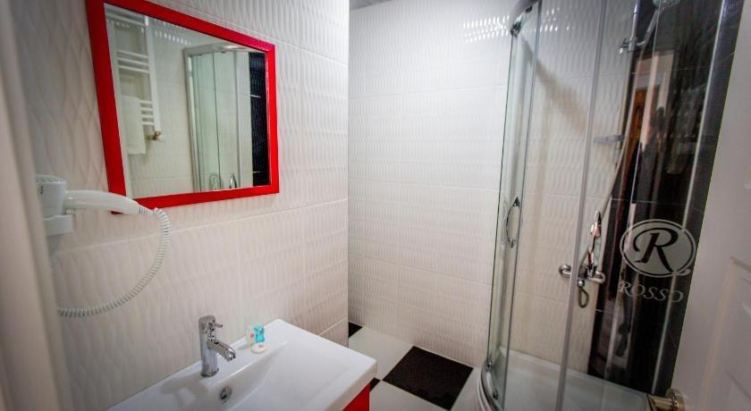 Rosso Hotel 20/20