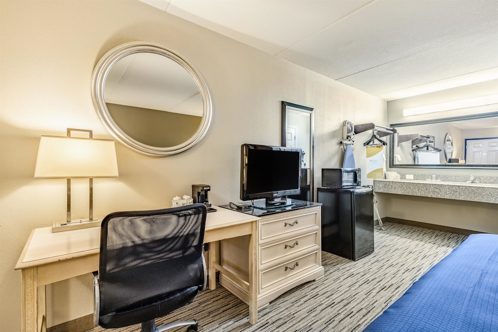 Surestay Hotel By Best Western Tupelo North 26/28