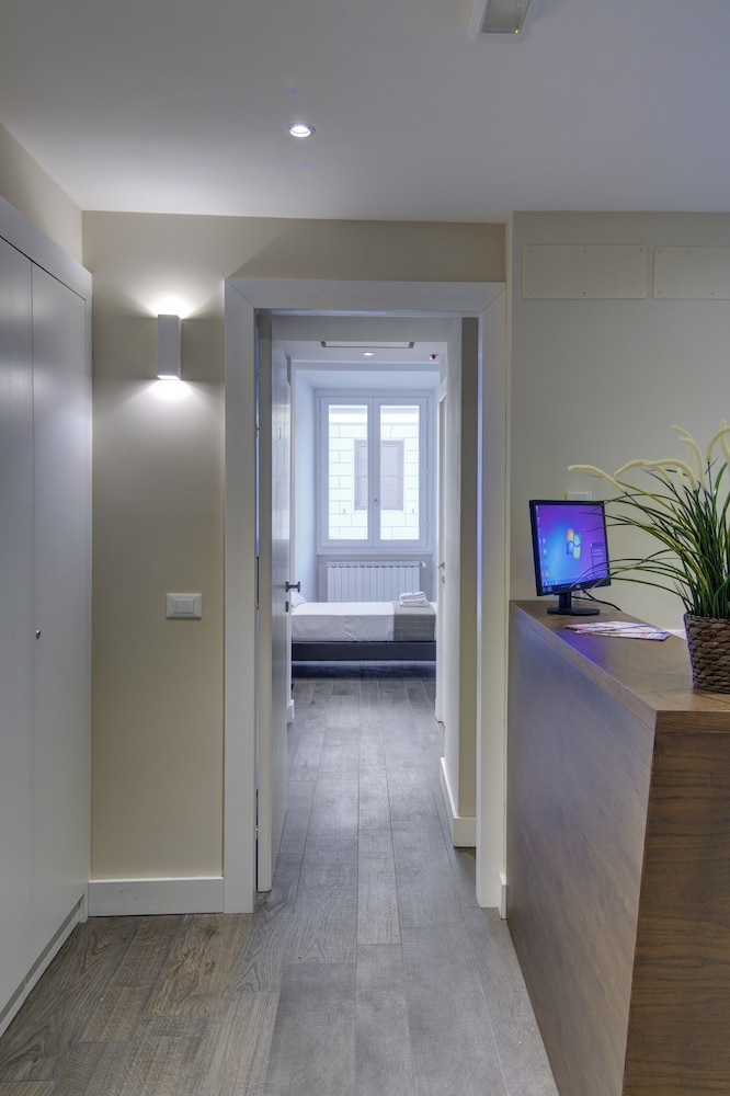 ECCE ROMA SUITES 34/47