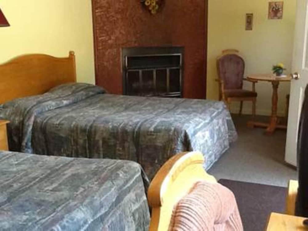 Auberge Mountain View Inn 11/32